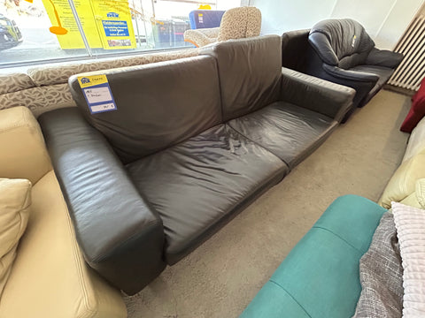 Couch / Sofa + Fußhocker - LD240609